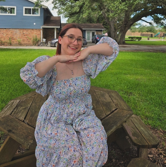 Meet your Posher, Kat - Picture 1 of 4